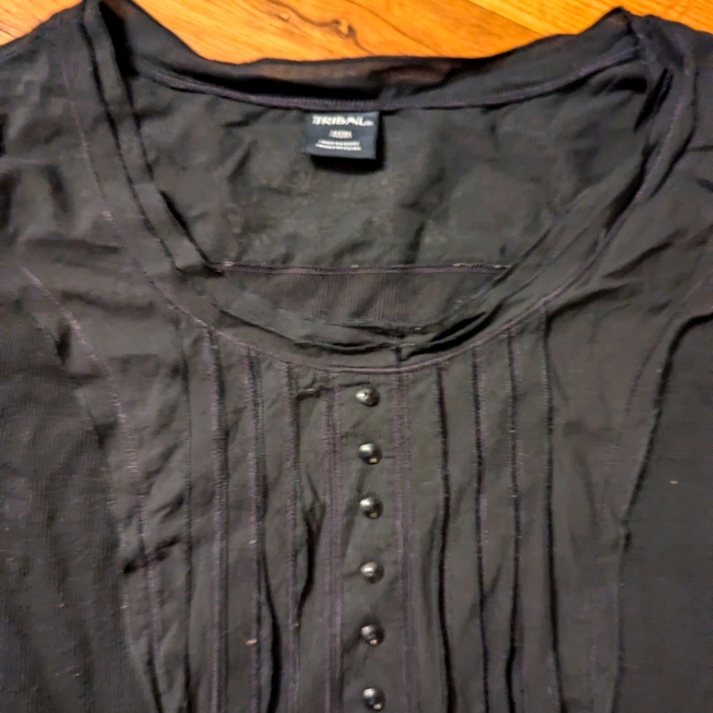 Tribal 3/4 sleeve T with cute detailing on front and on back yoke
